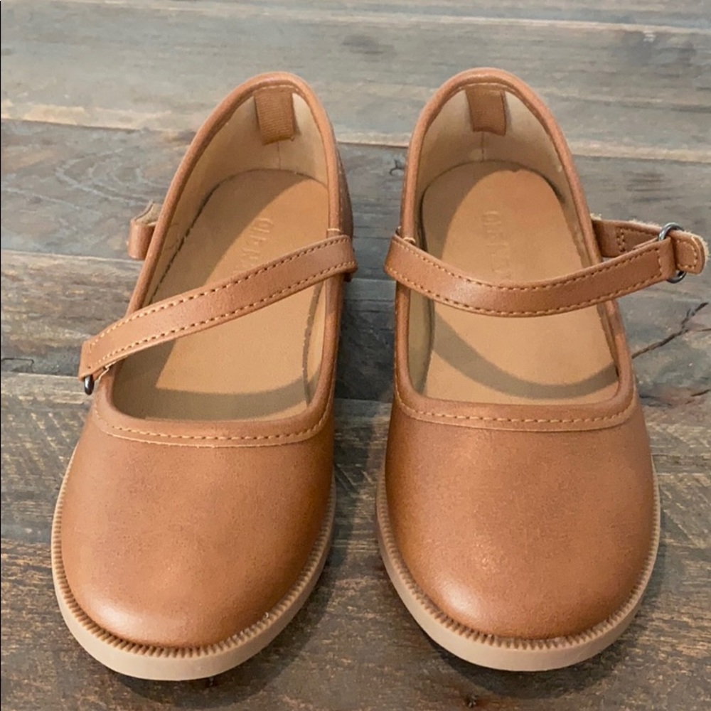 Tan toddler 9 loafers. Brand new with no tags
